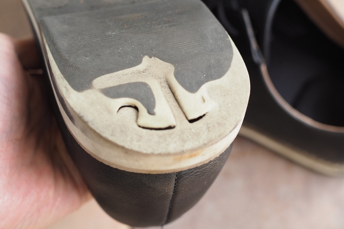 かかとのすり減り修理