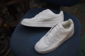 東京都N様ご依頼｜NIKE エアフォース・ワン ソール内部クッション（加水分解）交換修理事例