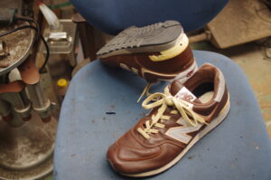 魂は細部に宿る:New Balance 576 ヒールカップ再構築の記録