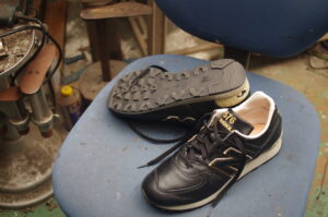 東京都のH様、この度は大切なNew Balance(ニューバランス)576の修理をご依頼いただき、誠にありがとうございました。