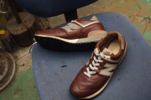 広島で靴修理】New Balance 576の加水分解を本革ヒールカップ修理で再生｜大切な一足を長く履くためのリフレッシュ事例