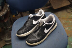 NIKE Air Force 1（エアフォース1）ソール加水分解・内部クッション交換修理｜三重県からのご依頼事例