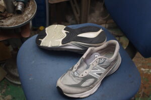 New Balance 990 ソール交換修理｜Vibram298Cで耐久性アップ！履き心地も復活