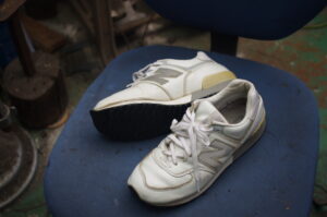 【修理実績】New Balance ヒールカップ加水分解修理|樹脂パーツを本革へ交換し、長く履ける一足に